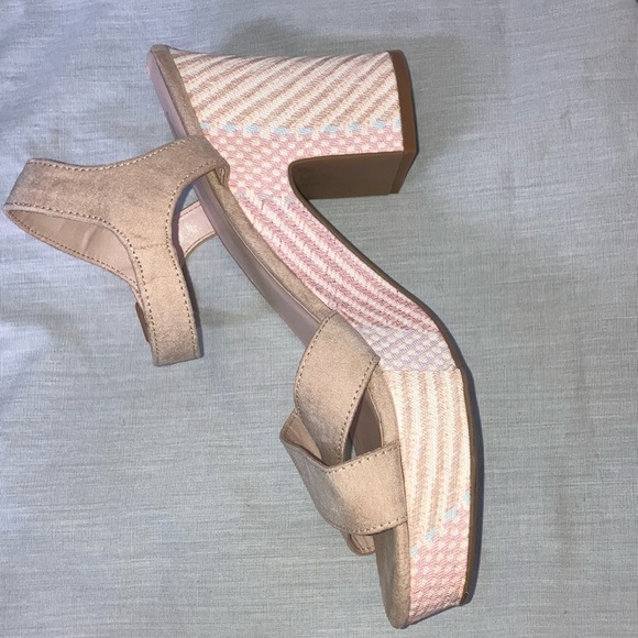 Women’s size 9 Cream Platform Shoes with Chunky Heel - Picture 10 of 14